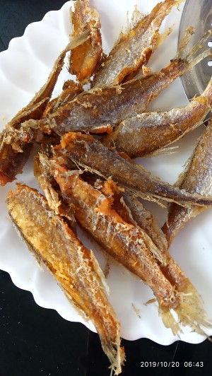 The practice measure of can of sweet crisp yellow croaker 6
