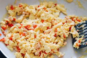 3記事フィッシュフライマヨネーズは、卵がトーストピースの練習法6に一致することを確認します
