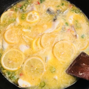 The practice measure of fish of golden soup lemon 6