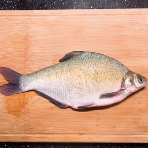 Chart of meal of the eve of the lunar New Year: The practice measure of steamed blunt-snout bream 1