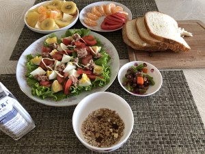 The practice measure of tuna vegetable salad 4