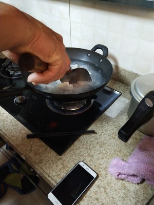 The practice measure of the fish of water of the daily life of a family that boil 3
