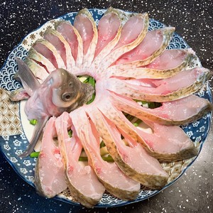 Chart of meal of the eve of the lunar New Year: The practice measure of steamed blunt-snout bream 7