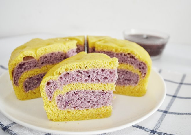 
The practice of steamed sponge cake of double color of violet potato pumpkin, how to do delicious