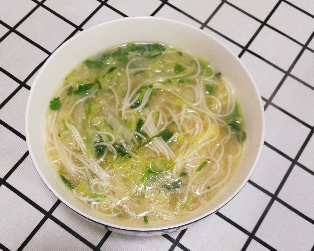 
Chinese cabbage of the daily life of a family registers the way of water in which noodles have been boiled, how to do delicious