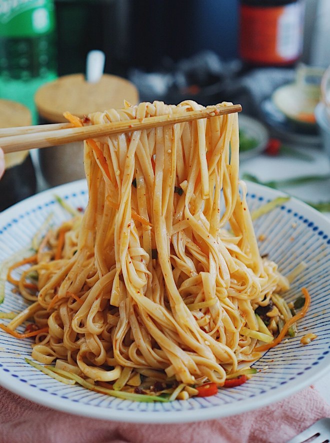 黄Le氏は段落と同じである醤油を添えた麺の練習、おいしい方法