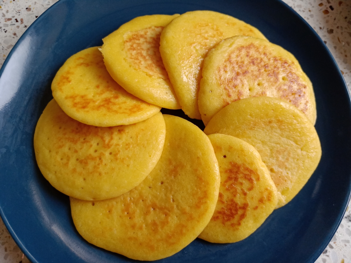 コーンフェイスの小さなパンケーキの練習、おいしい方法