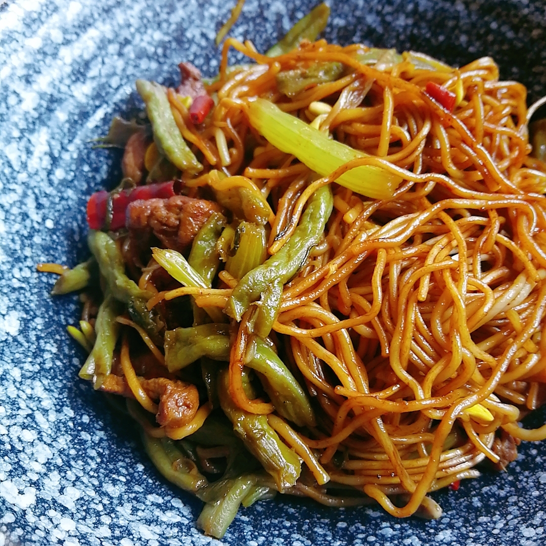 ママのフレーバー-河南は麺を蒸発させます（ファビュラスな役割の顔は、遅い火/にがりの顔の上に覆われた鍋で沸騰します）