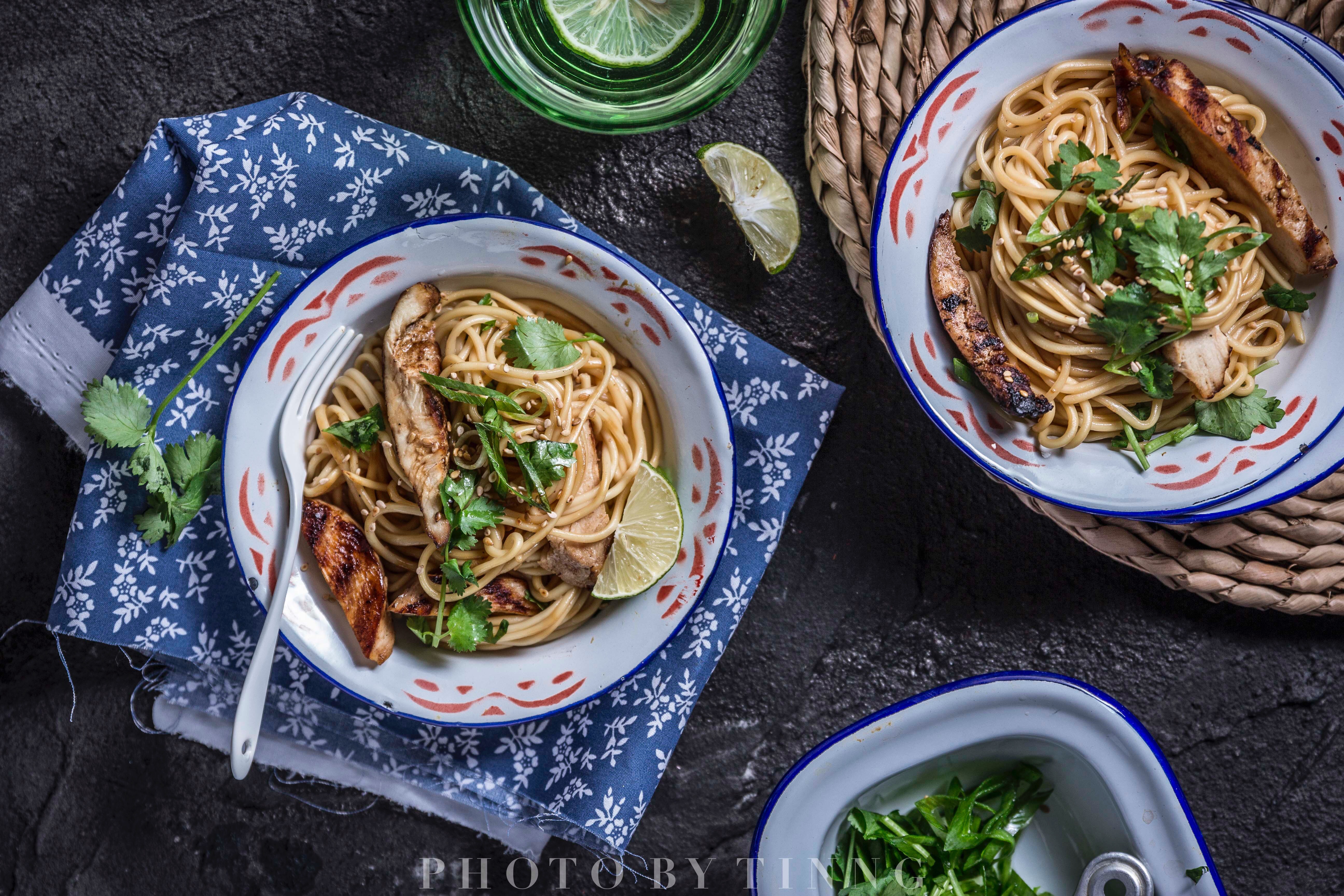 食べるのが難しいとは思わないのは良いことです。酸はリラックスした清寧の鶏の胸肉の肉の甘い冷たい表面です！  GIFは小さい数字を使用する方法です