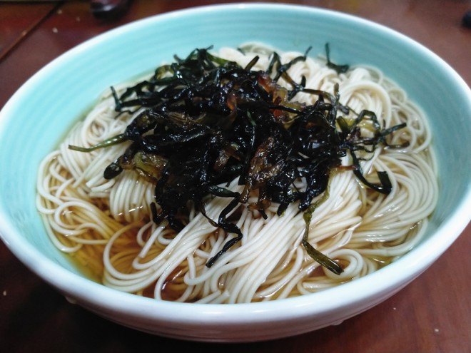 毎分元気なつぼみの刻みごとの古い上海の緑の醤油を添えた油性麺の実践