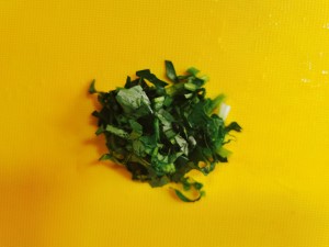 混雑した混雑した顔の子供たちを引き寄せるエビは、6を養う練習対策を補完します
