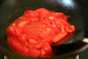 スープで麺を温めるトマト-古典的で無限の愛の実践尺度1