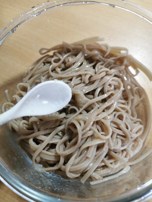 The practice measure of buckwheat flour of simple cold and dressed with sause 10