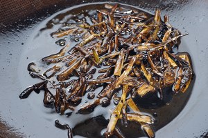 The practice measure of green oily noodles served with soy sauce 6