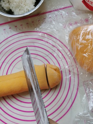 The practice measure of pumpkin steamed bread 6