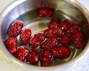 The practice measure of steamed bread of corn of the jujube that do not have candy 1