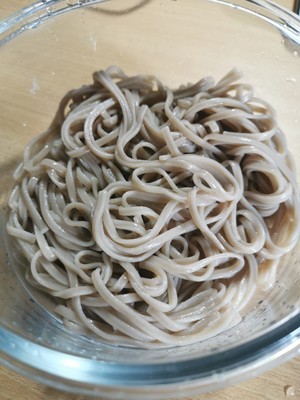 The practice measure of buckwheat flour of simple cold and dressed with sause 7