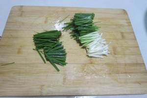 Quick worker breakfast, the practice measure of green oily noodles served with soy sauce 2