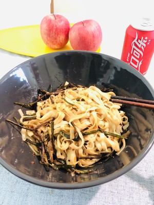 The practice measure of oily noodles served with soy sauce of quick worker green 5