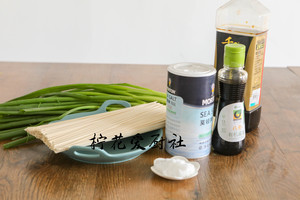 Green oily noodles served with soy sauce says: Always having a bowl of side is simple delicious practice measure 1