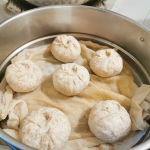 全粒小麦エリア3のカボチャの詰め物の蒸し詰めパンの実践測定