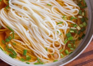 The practice measure of a bowl of noodles in a simple sauce that lets my bear in mind constantly 7