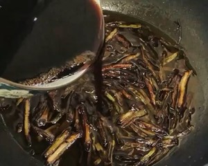 醤油を添えた最もおいしい緑色の油性麺7