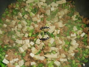 家族の日常生活のひき肉の醤油添え麺の実習9  