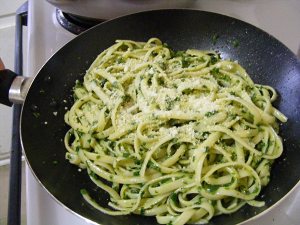 The green Italy that slap sb in the face does not put face (side of green sauce meaning)----Spinach basil pine nut mixes the practice measure of meaning side 7