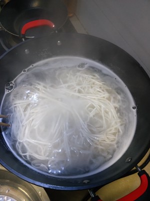 The practice measure of hot noodles in soup 4