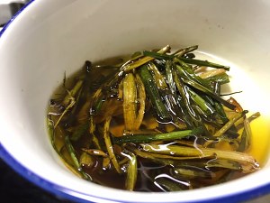 Pity Chen？醤油を添えた緑色の油性麺の実務的尺度7