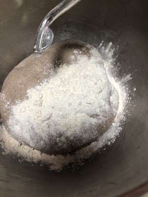 甘いライ麦の顔の蒸しパンをしばらくの間水で煮る練習対策