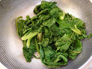 The green Italy that slap sb in the face does not put face (side of green sauce meaning)----Spinach basil pine nut mixes the practice measure of meaning side 3