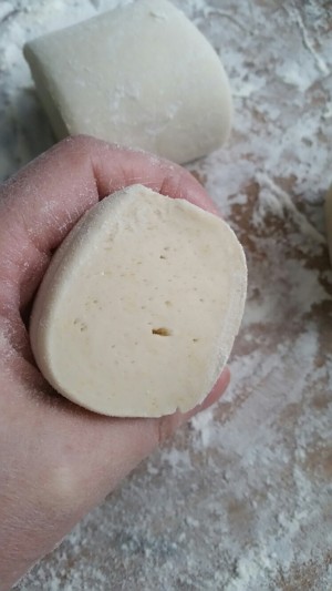 古い範囲はアルカリ性の甘い蒸しパン1つです（内部で古い範囲の発酵の頭になる方法があります+ チョークの顔の蒸しパンの作り方）練習法10 