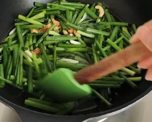 醤油3を添えた最もおいしい緑色の油性麺の実務的尺度