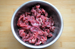 Ziのような牛肉の炒め麺は家族の日常生活を100の実践尺度 デリケート1 
