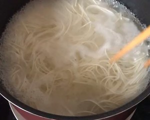 The practice measure of delicate noodles in soup 2