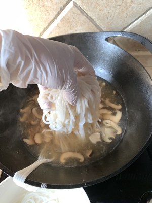 The practice measure of rice-flour noodles of Xianggu mushroom egg 17
