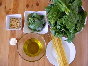 The green Italy that slap sb in the face does not put face (side of green sauce meaning)----Spinach basil pine nut mixes the practice measure of meaning side 1