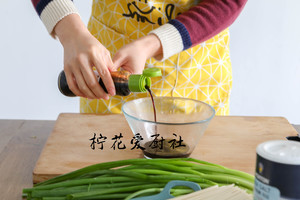Green oily noodles served with soy sauce says: Always having a bowl of side is simple delicious practice measure 3