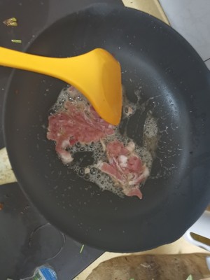 覆われた鍋で煮る顔の練習尺度 ポーク豆のステーキ5 