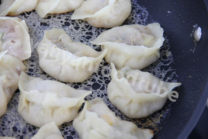 Ice spends decoct dumpling Fried Pork&The practice measure of Lotus Root Dumplings 14
