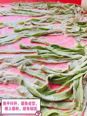彼はほうれん草の顔の尺度を練習します6 