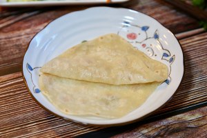 Thin pancake coils vegetable (spring pancake of bake in a pan) practice measure 8