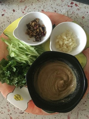 The practice measure of sesame paste noodles served with soy sauce 5