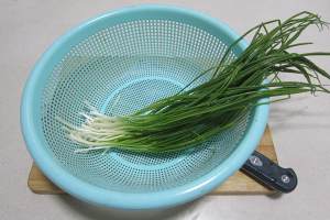 Quick worker breakfast, the practice measure of green oily noodles served with soy sauce 1