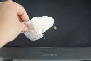 薄暗いフォークが悲しみや喜びで圧倒される練習対策は、滑りやすい卵の顔1 