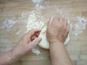 The knead dough of detailed solution steamed bread, ferment with knead make -- inside add the practice measure that kneads steamed bread video 15