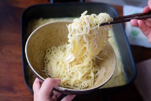 小さな慰め-子のスープの麺の実習 明るい若い鶏11 