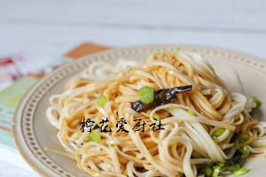 Green oily noodles served with soy sauce says: Always having a bowl of side is simple delicious practice measure 19